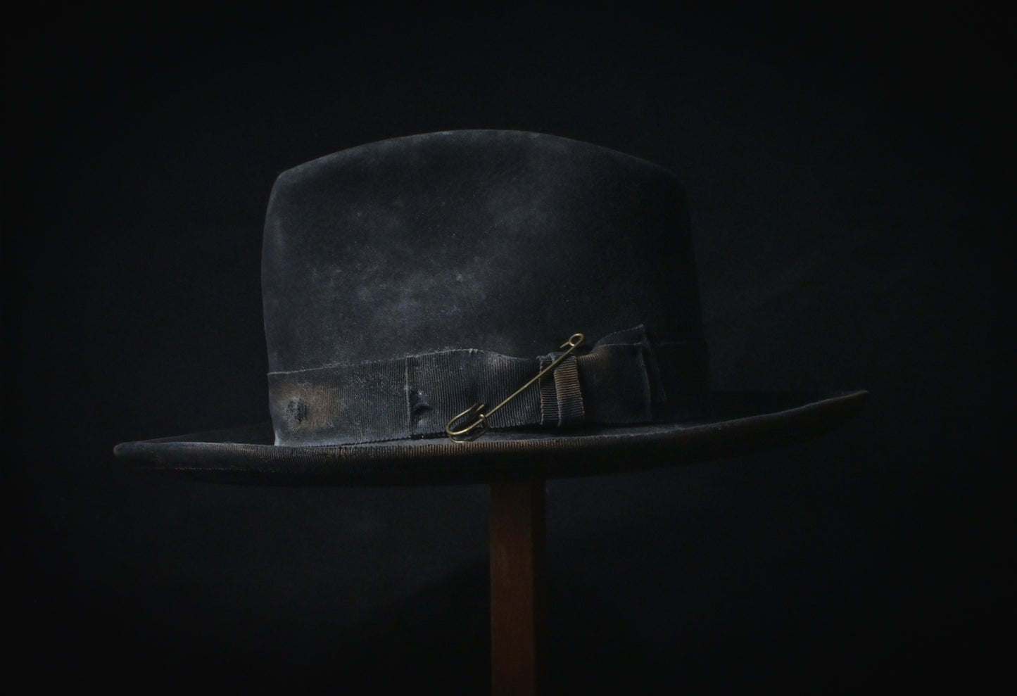 Distressed black fur felt fedora made to measure