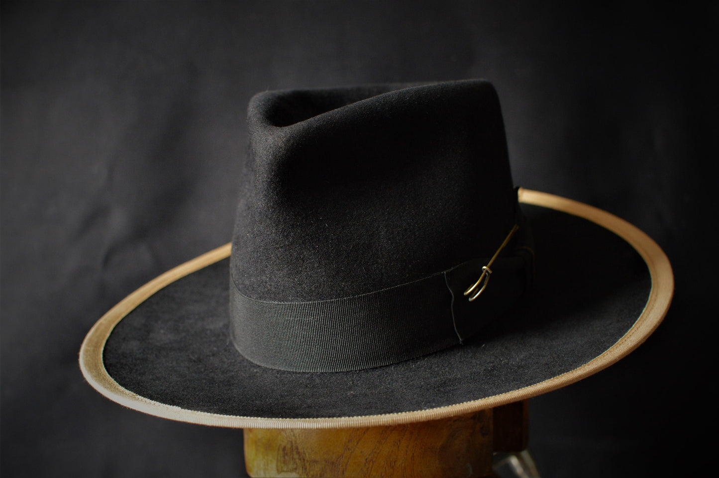 Broadway fedora - Wide brimmed fedora in black rabbit fur felt, handmade to order
