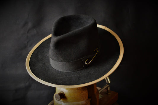 Broadway fedora - Wide brimmed fedora in black rabbit fur felt, handmade to order