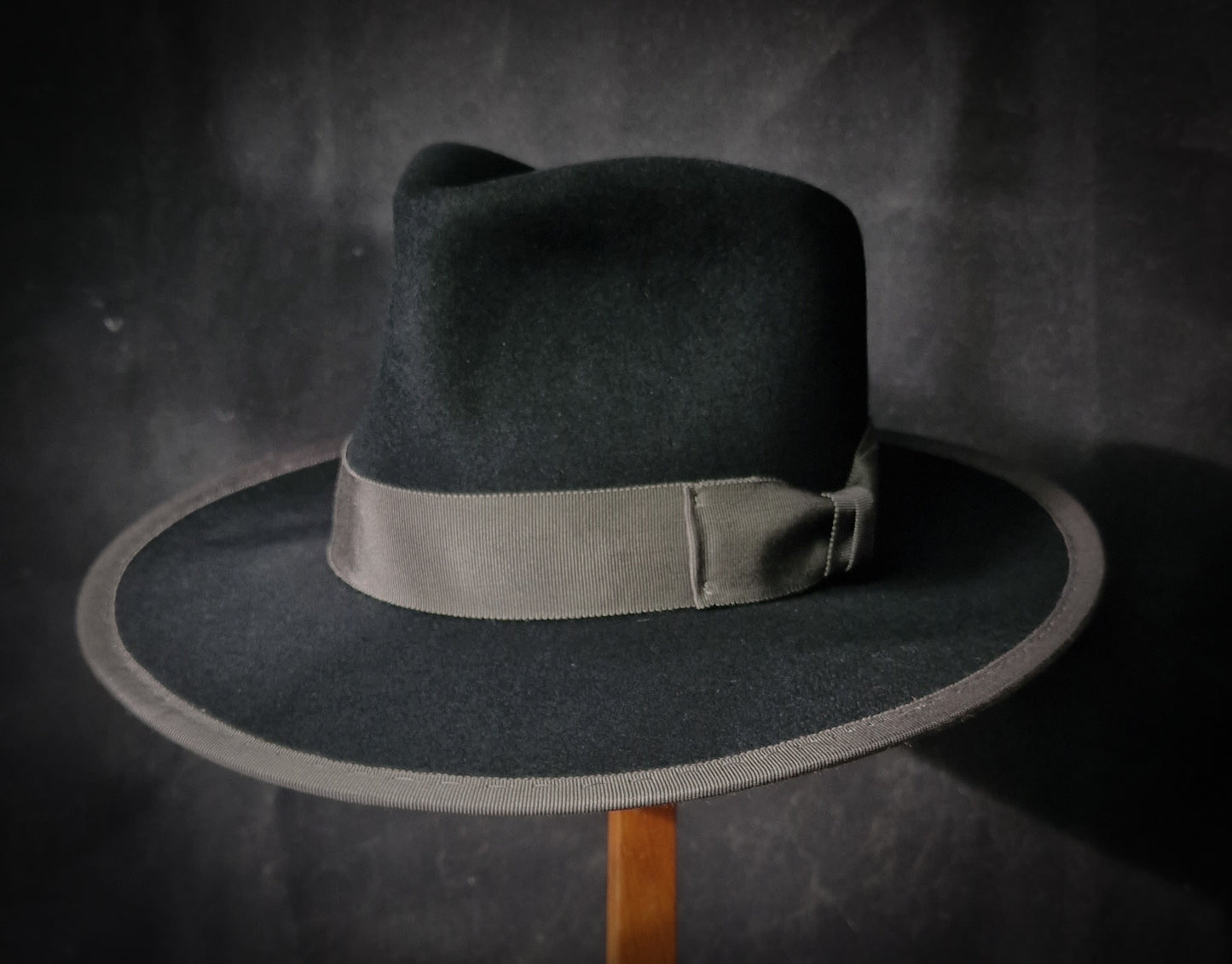 Wide brimmed Johnny Depp fedora