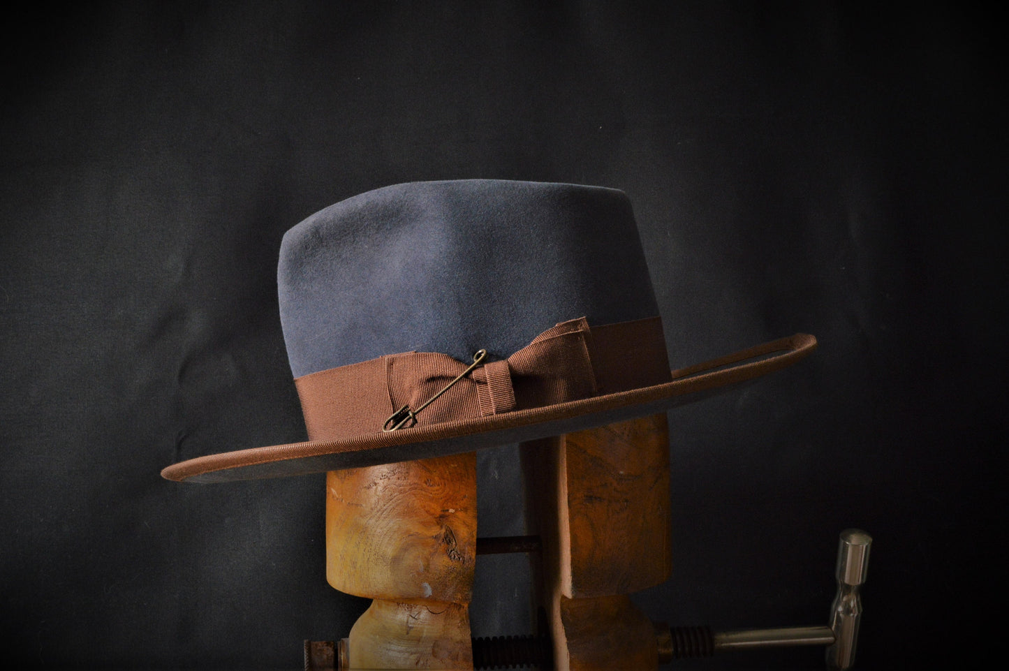 The stonemason- Wide brimmed fedora in slate grey rabbit fur felt, handmade to order