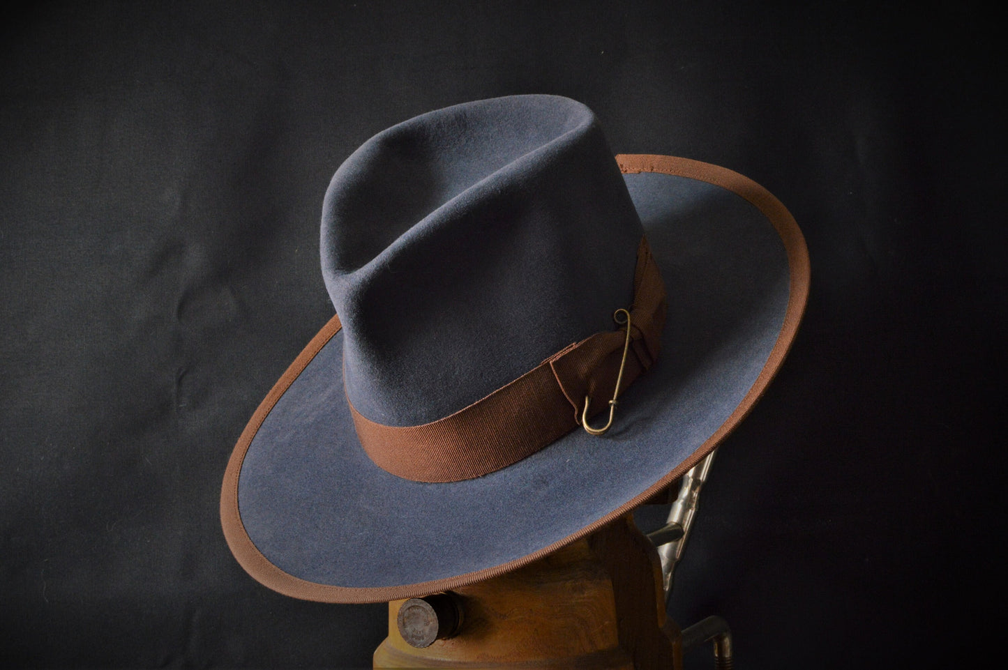 The stonemason- Wide brimmed fedora in slate grey rabbit fur felt, handmade to order