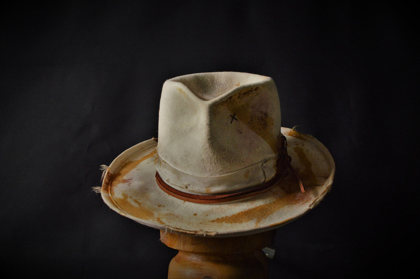 Sierra Nevada - distressed white fedora