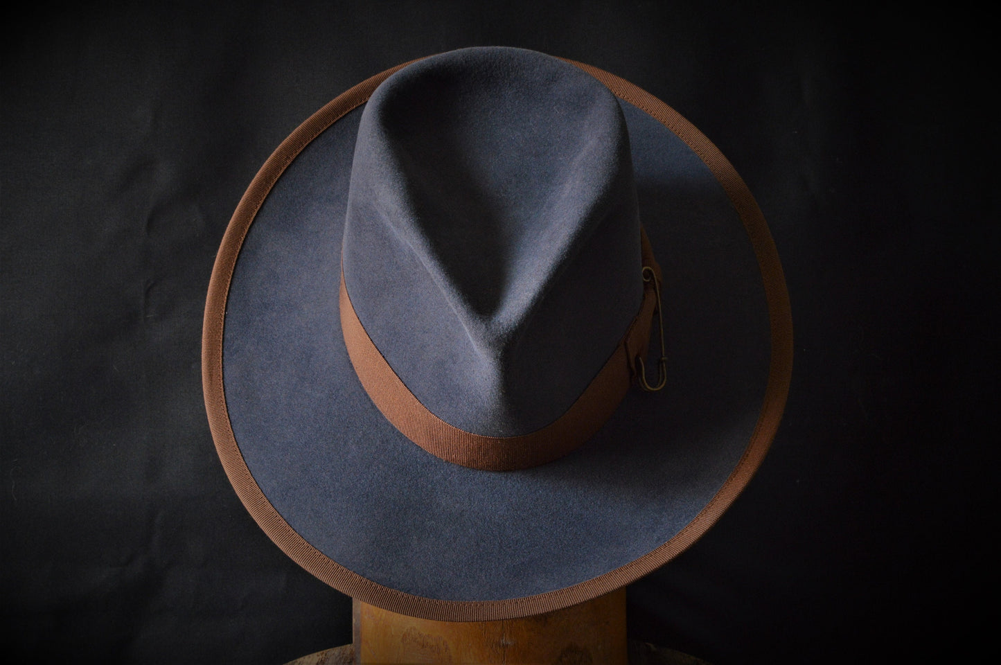 The stonemason- Wide brimmed fedora in slate grey rabbit fur felt, handmade to order