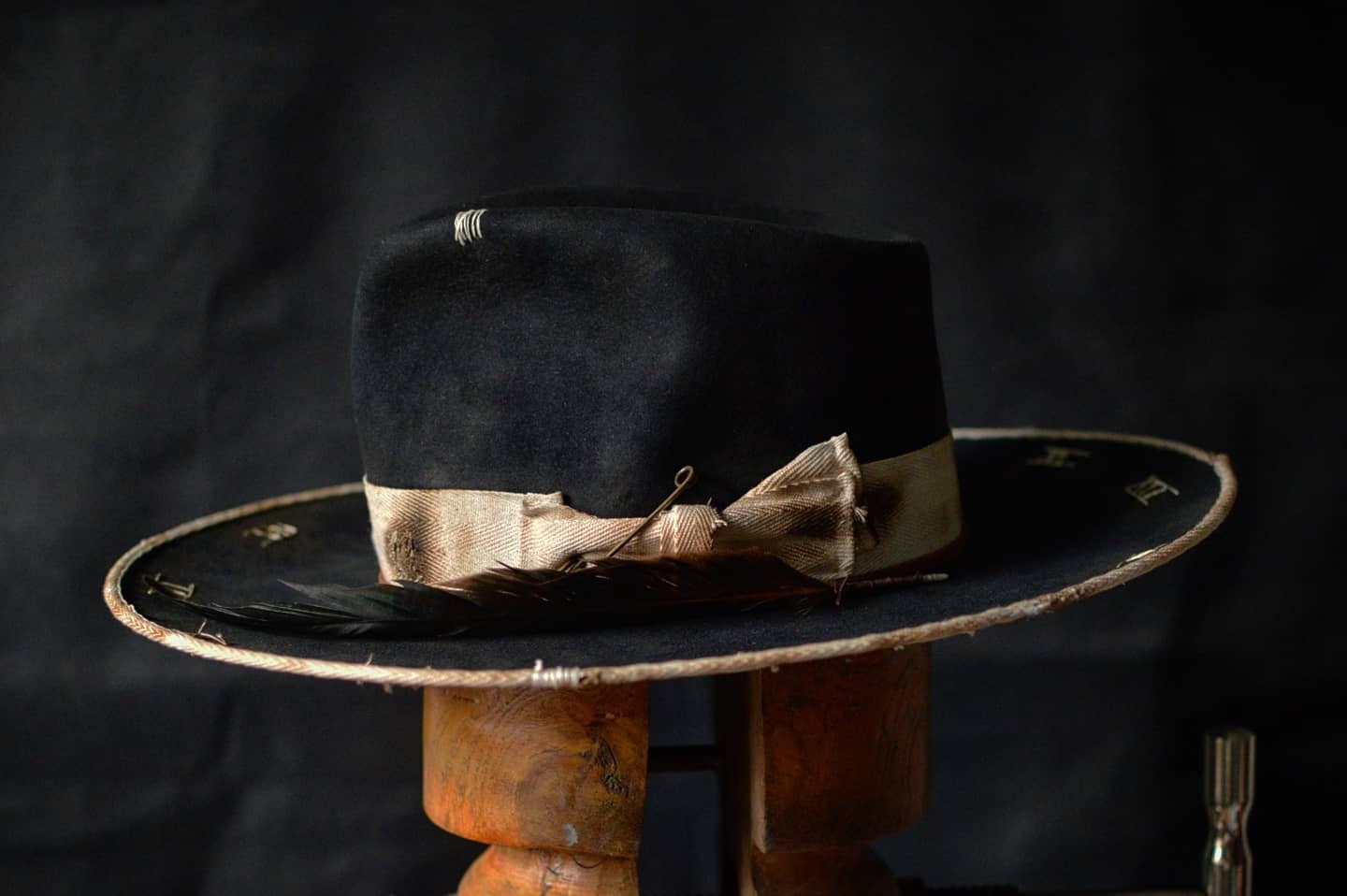 Tempus - Distressed black fur felt fedora