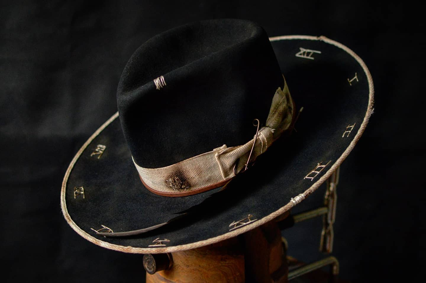 Tempus - Distressed black fur felt fedora